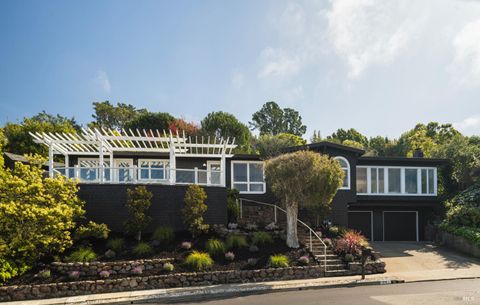 Photo of 641 Hilary Drive, Tiburon, CA 94920 (MLS # 326016926)
