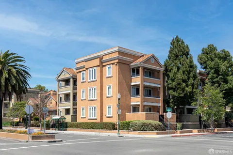 MLS: 425036988