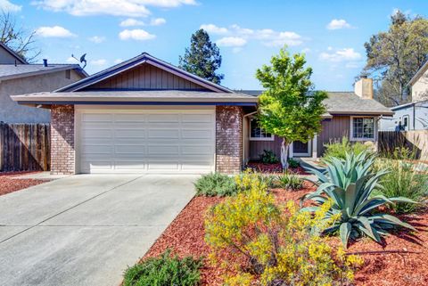 Photo of 597 Tipperary Drive, Vacaville, CA 95688 (MLS # 326016169)
