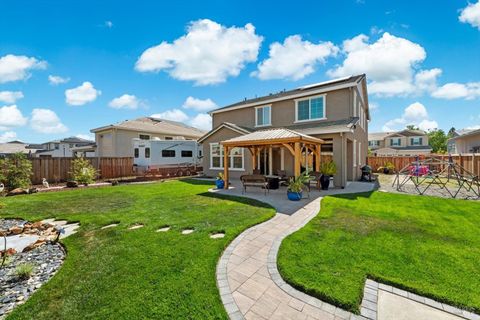 Photo of 1532 Base Court, Dixon, CA 95620 (MLS # 326002847)