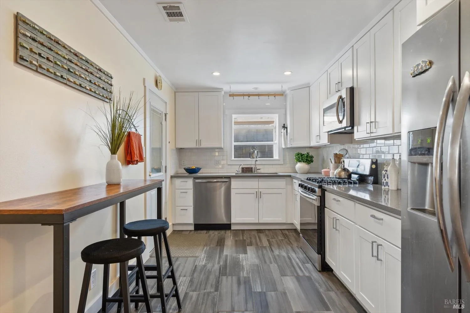 Napa, California 94559, United States, 3 Bedrooms Bedrooms, ,2 BathroomsBathrooms,Residential,Pending,19933