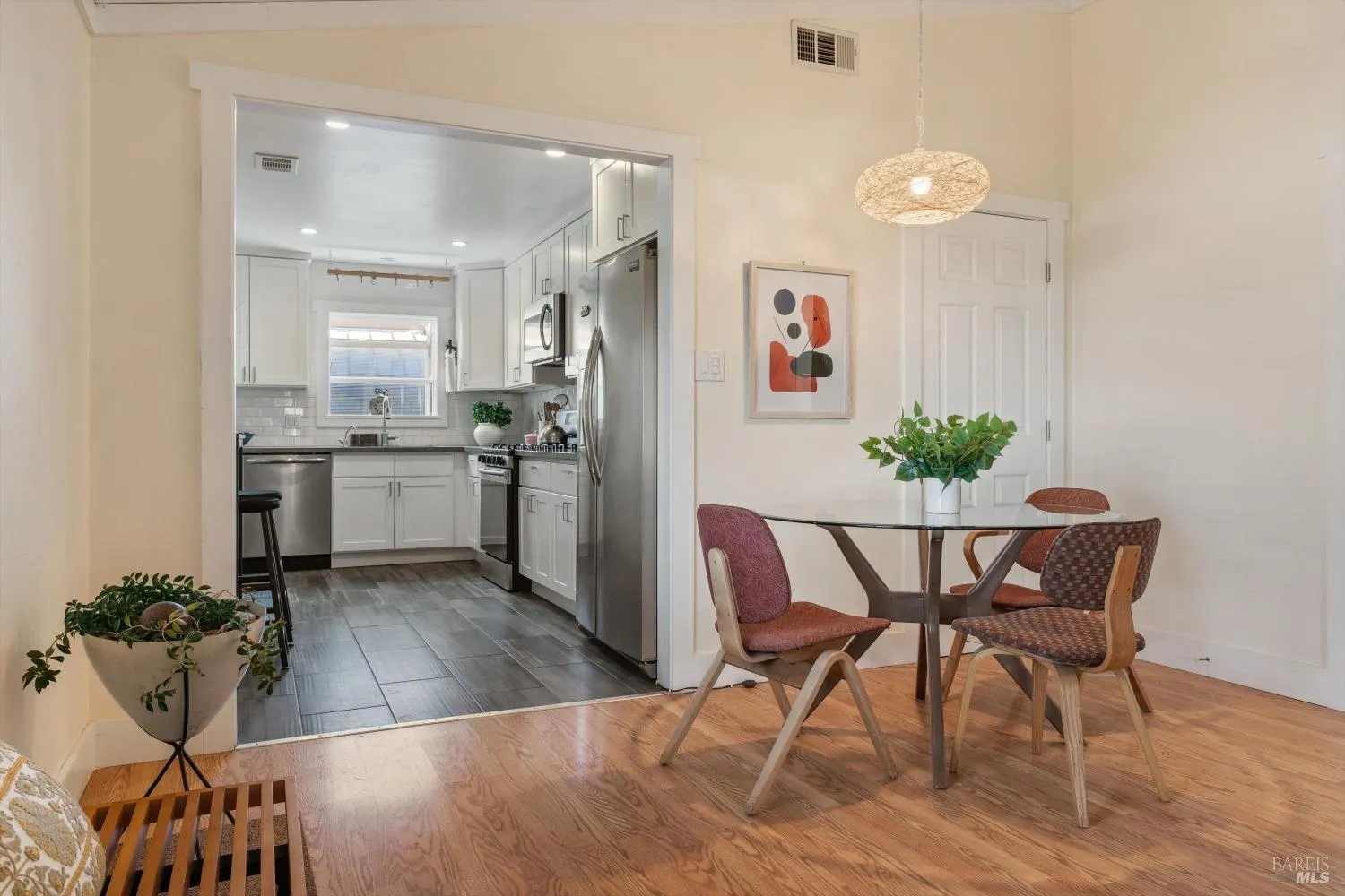 Napa, California 94559, United States, 3 Bedrooms Bedrooms, ,2 BathroomsBathrooms,Residential,Pending,19933