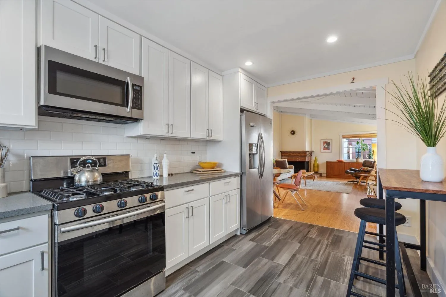 Napa, California 94559, United States, 3 Bedrooms Bedrooms, ,2 BathroomsBathrooms,Residential,Pending,19933