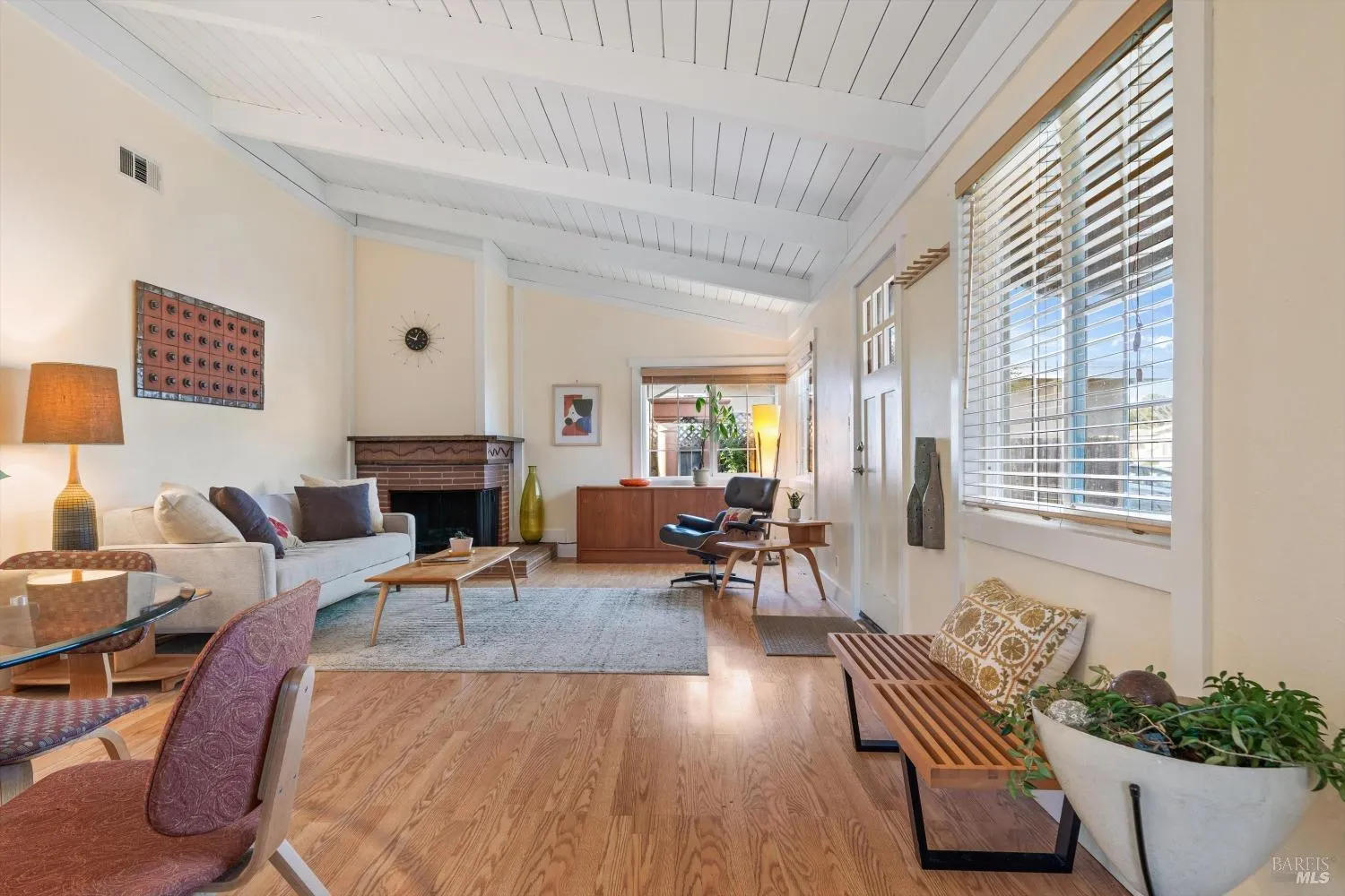 Napa, California 94559, United States, 3 Bedrooms Bedrooms, ,2 BathroomsBathrooms,Residential,Pending,19933