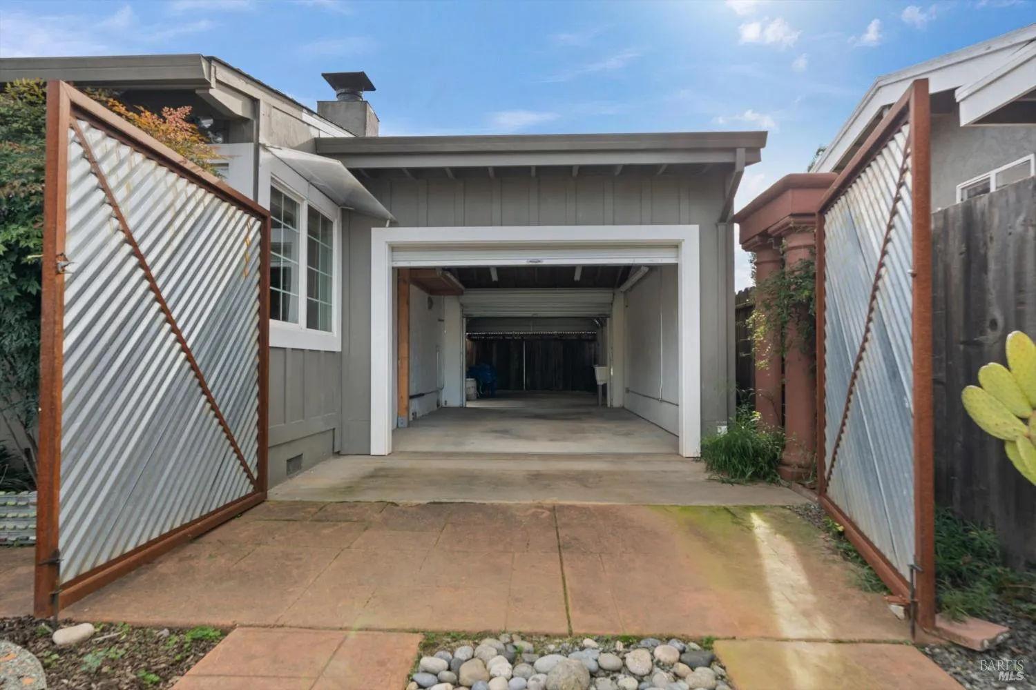 Napa, California 94559, United States, 3 Bedrooms Bedrooms, ,2 BathroomsBathrooms,Residential,Pending,19933