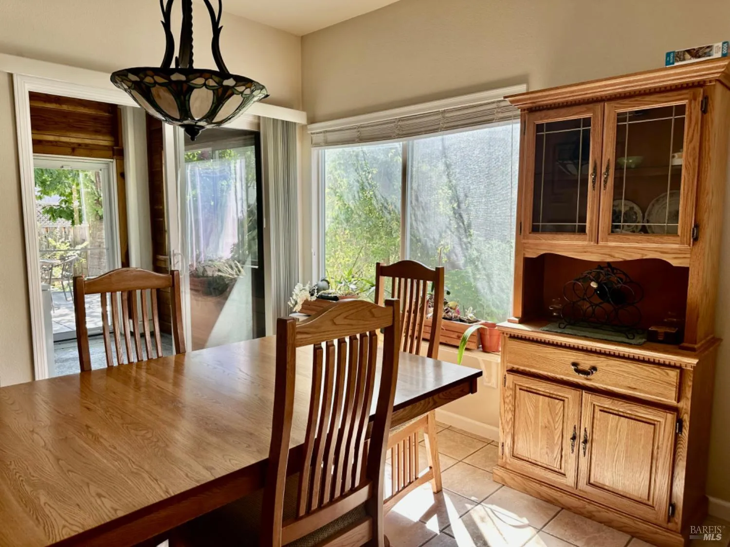 Cloverdale, California 95425, United States, 4 Bedrooms Bedrooms, ,3 BathroomsBathrooms,Residential,Active,141573