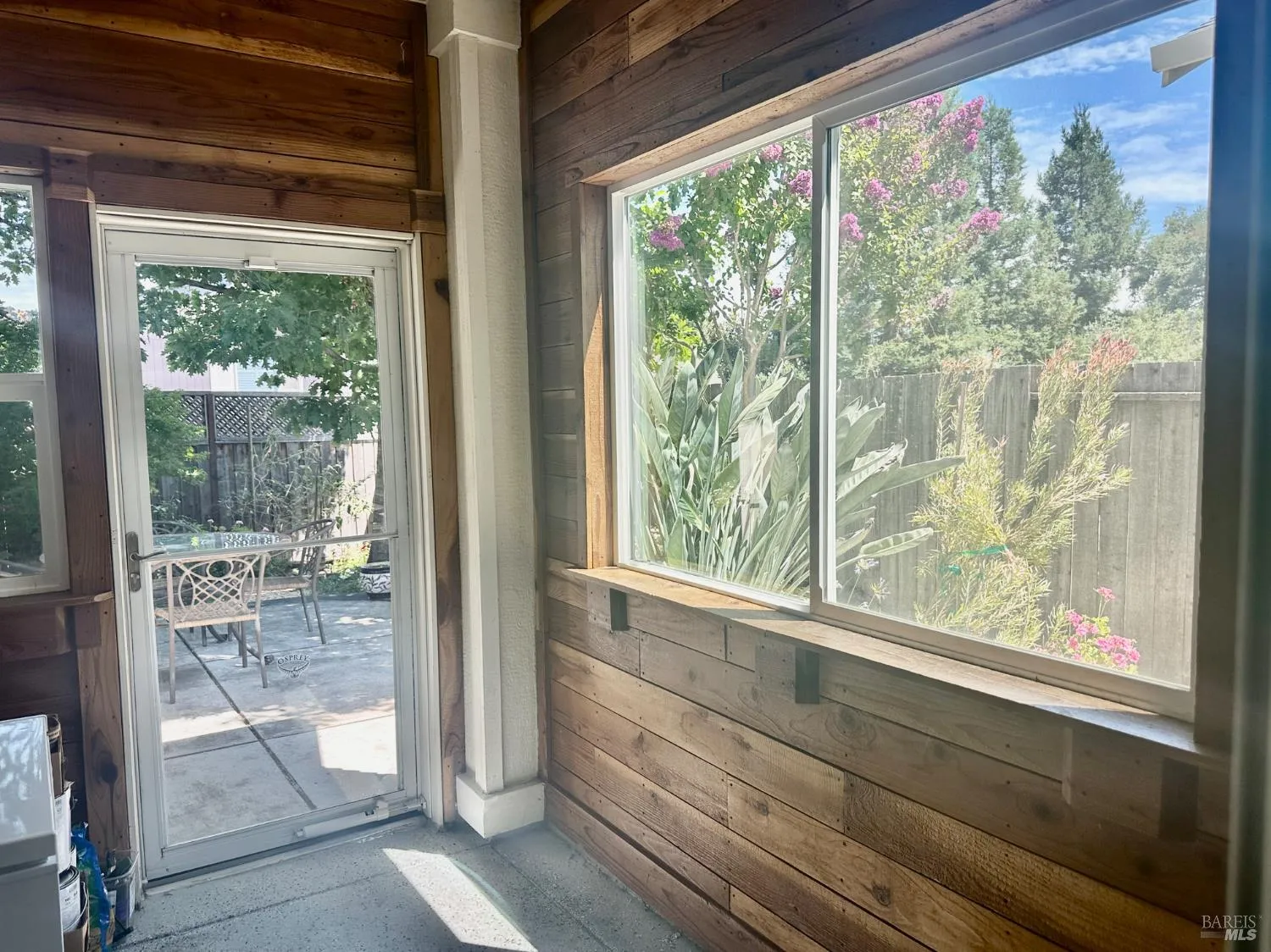 Cloverdale, California 95425, United States, 4 Bedrooms Bedrooms, ,3 BathroomsBathrooms,Residential,Active,141573