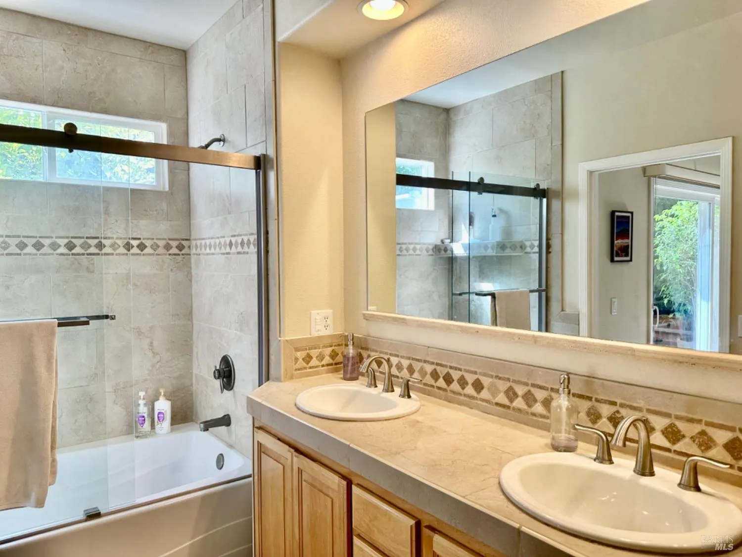 Cloverdale, California 95425, United States, 4 Bedrooms Bedrooms, ,3 BathroomsBathrooms,Residential,Active,141573