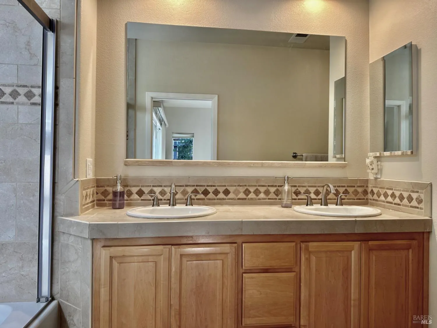 Cloverdale, California 95425, United States, 4 Bedrooms Bedrooms, ,3 BathroomsBathrooms,Residential,Active,141573