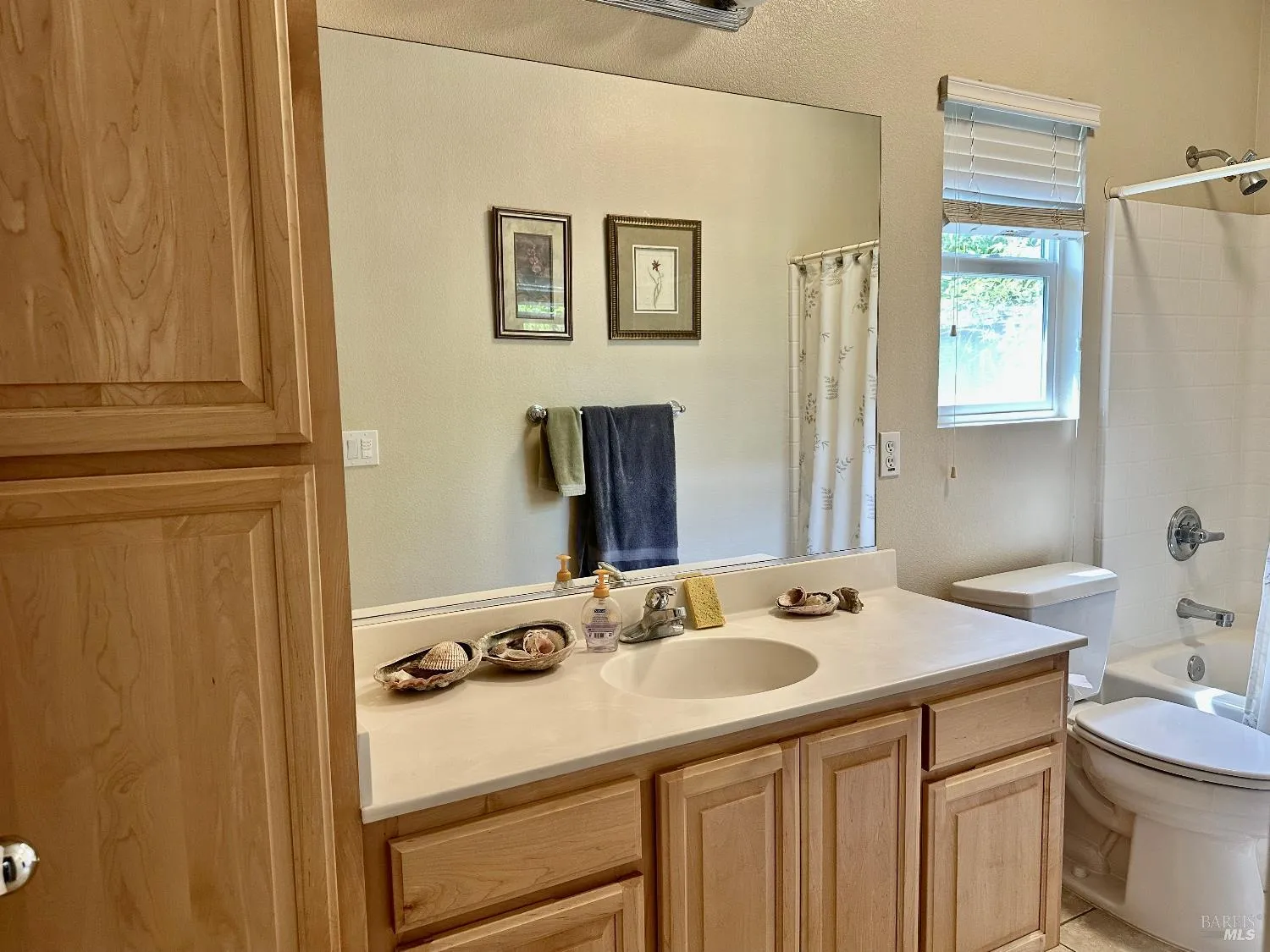 Cloverdale, California 95425, United States, 4 Bedrooms Bedrooms, ,3 BathroomsBathrooms,Residential,Active,141573