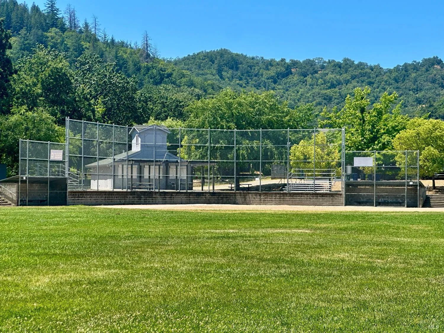 Cloverdale, California 95425, United States, 4 Bedrooms Bedrooms, ,3 BathroomsBathrooms,Residential,Active,141573