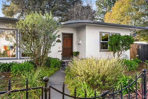 Photo of 2003 Humboldt Street, Santa Rosa, CA 95404 (MLS # 326008130)