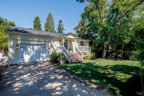 Photo of 121 Laurel Avenue, Kenwood, CA 95452 (MLS # 325077846)