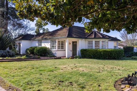 Photo of 137 Acacia Avenue, Napa, CA 94558 (MLS # 326006827)