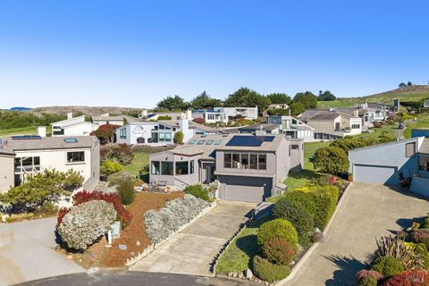Photo of 301 Sanderling Court, Bodega Bay, CA 94923 (MLS # 325099154)