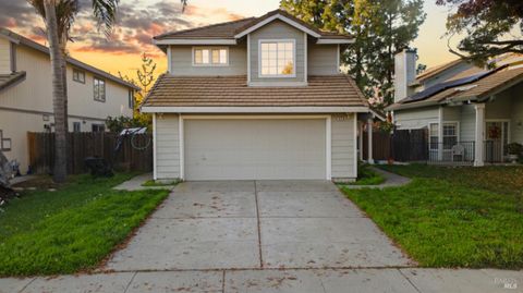 Photo of 526 Regency Circle, Vacaville, CA 95687 (MLS # 325100385)