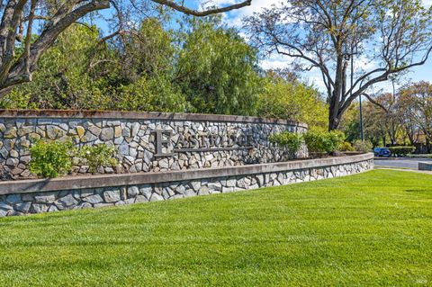 Photo of 738 Bridle Ridge Court, Fairfield, CA 94534 (MLS # 325096730)