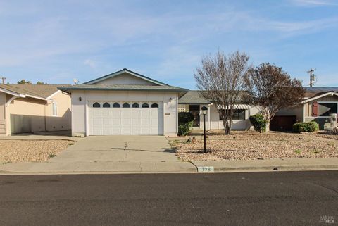 Photo of 178 Glacier Circle, Vacaville, CA 95687 (MLS # 325104558)