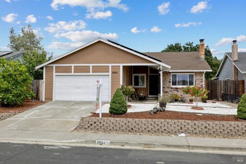 Photo of 2924 Redwood Drive, Fairfield, CA 94533 (MLS # 324113546)