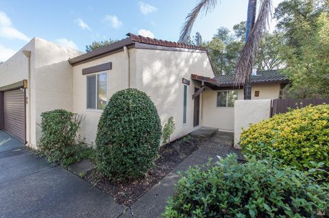 Photo of 908 Shady Oak Drive, Santa Rosa, CA 95404 (MLS # 326000661)