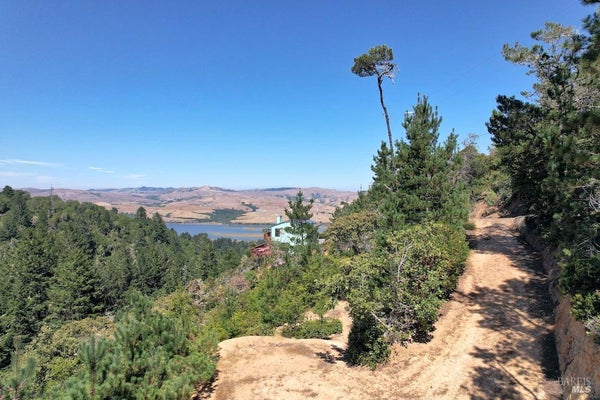 W ROBERT DR, INVERNESS, CA 94937 - Image a878d68fcfb31edb47f04dfb86efa264/142322162