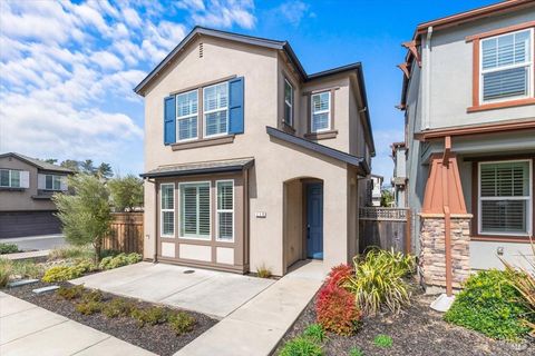 Photo of 115 Lavender Circle, Healdsburg, CA 95448 (MLS # 325020795)