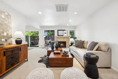 6 Woodoaks Drive, San Rafael, CA 94903 - MLS#: 325026676