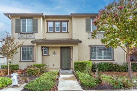 Photo of 401 Brevard Court, Fairfield, CA 94534 (MLS # 325100968)