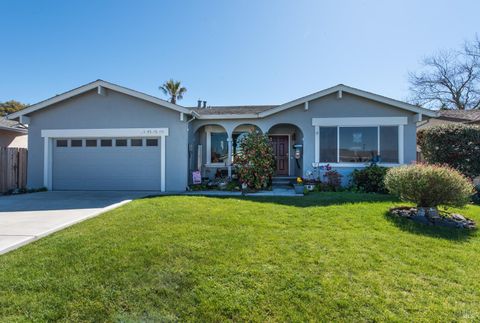 Photo of 1642 Lauren Drive, Petaluma, CA 94954 (MLS # 326015230)