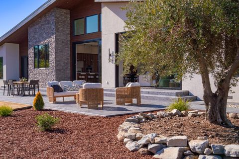 Photo of 1890 Lawndale Road, Kenwood, CA 95452 (MLS # 326005946)