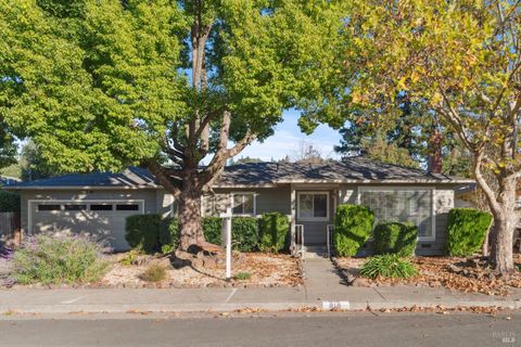 Photo of 818 Josephine Lane, Healdsburg, CA 95448 (MLS # 325099939)