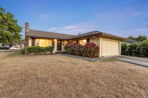 Photo of 540 Lanyard Court E, Rohnert Park, CA 94928 (MLS # 325078319)