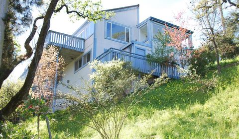 Photo of 24 La Cresta Drive, Petaluma, CA 94952 (MLS # 326018517)