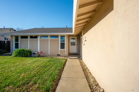 1229 Alderwood Way, Vacaville, CA 95687 - MLS#: 325004977