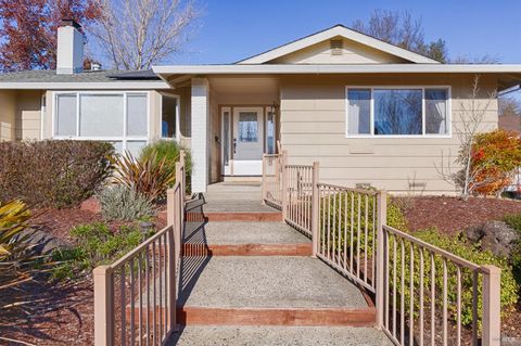 Photo of 8902 Oak Trail Drive, Santa Rosa, CA 95409 (MLS # 326008783)