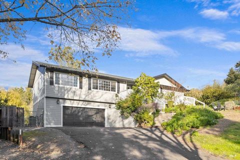 Photo of 10465 Pelham Drive, Windsor, CA 95492 (MLS # 325102070)