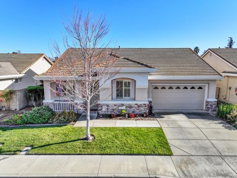 Photo of 161 Currant Lane, Vacaville, CA 95687 (MLS # 326008377)