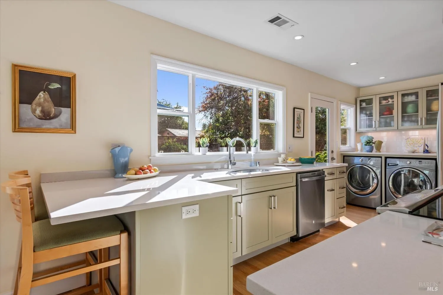 Napa, California 94559, United States, 2 Bedrooms Bedrooms, ,1 BathroomBathrooms,Residential,Contingent,33163