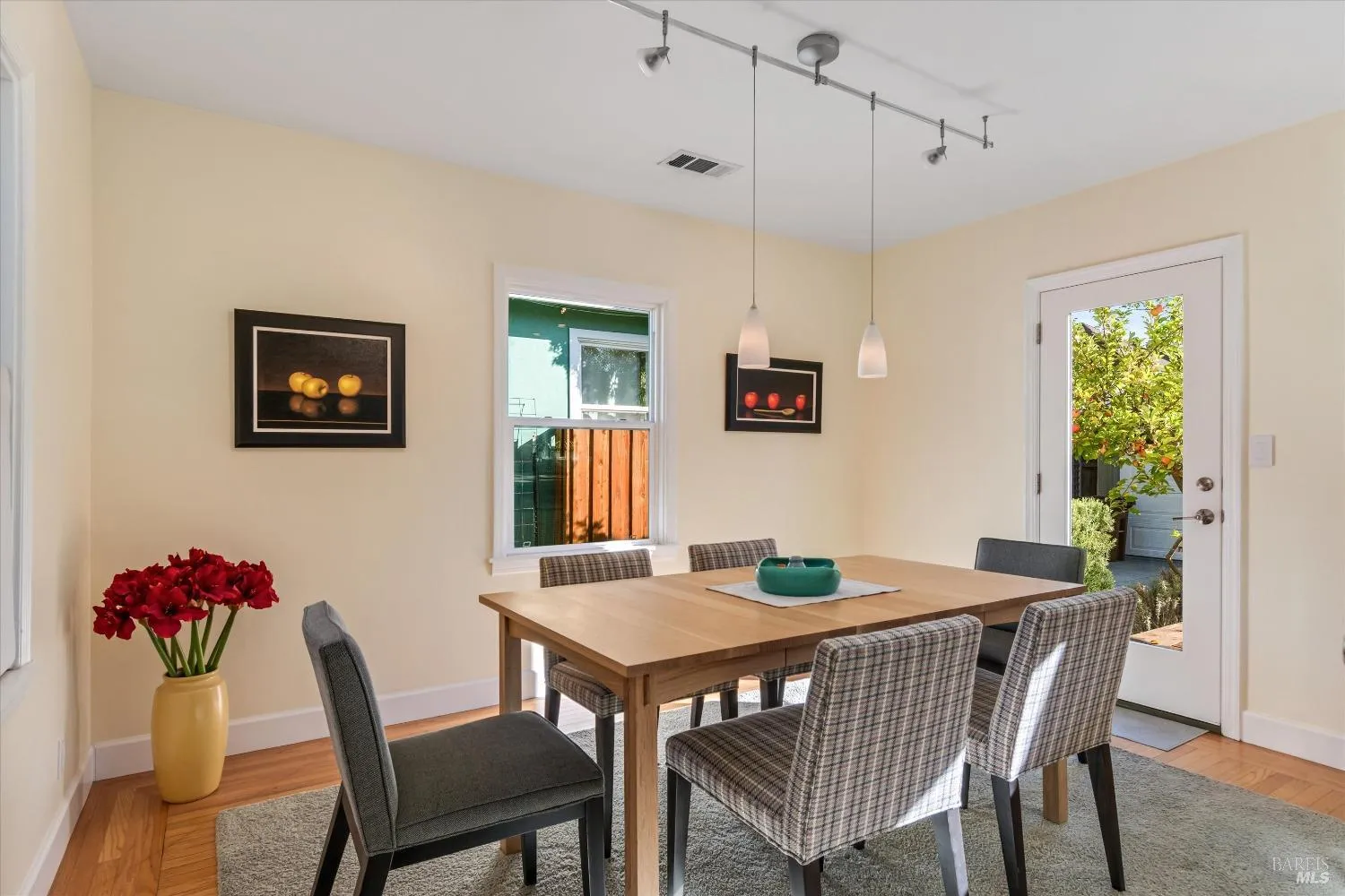 Napa, California 94559, United States, 2 Bedrooms Bedrooms, ,1 BathroomBathrooms,Residential,Contingent,33163