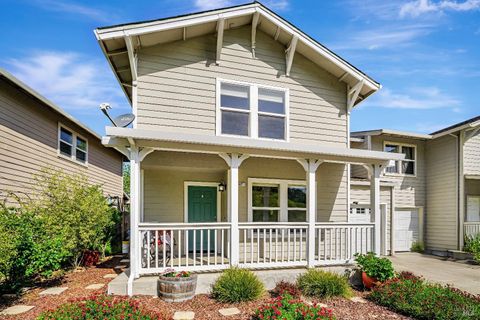 Photo of 147 Quarry Ridge, Healdsburg, CA 95448 (MLS # 326007687)