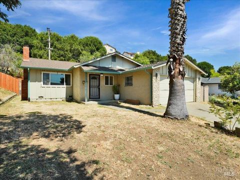 Photo of 810 Stanford Drive, Vallejo, CA 94589 (MLS # 325062045)