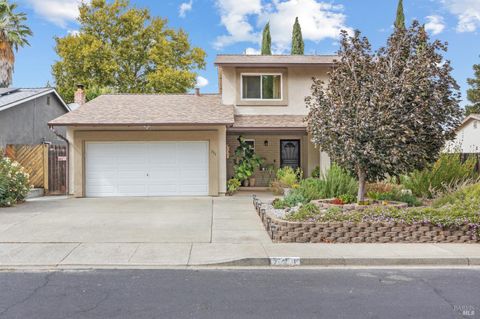 Photo of 731 La Cruz Lane, Vacaville, CA 95687 (MLS # 325084105)