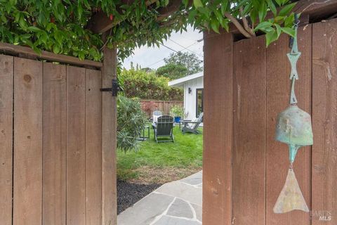 Photo of 82 Meadow Drive, Mill Valley, CA 94941 (MLS # 325086799)