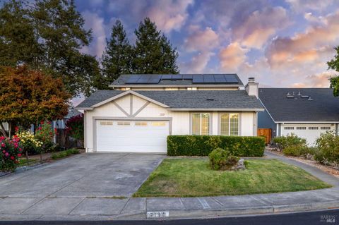 Photo of 7134 Carillon Court, Rohnert Park, CA 94928 (MLS # 325078996)