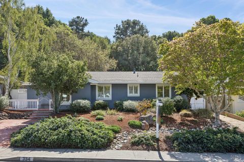 Photo of 334 Karen Way, Tiburon, CA 94920 (MLS # 326019394)