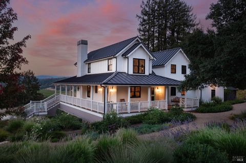 Photo of 6317 W Dry Creek Road, Healdsburg, CA 95448 (MLS # 325083194)