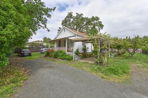Photo of 1664 Spring Street, Saint Helena, CA 94574 (MLS # 325032091)