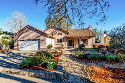 Photo of 2908 Victoria Court, Napa, CA 94558 (MLS # 326016037)