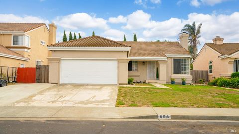 Photo of 654 Fox Pointe Road, Vacaville, CA 95687 (MLS # 325087791)
