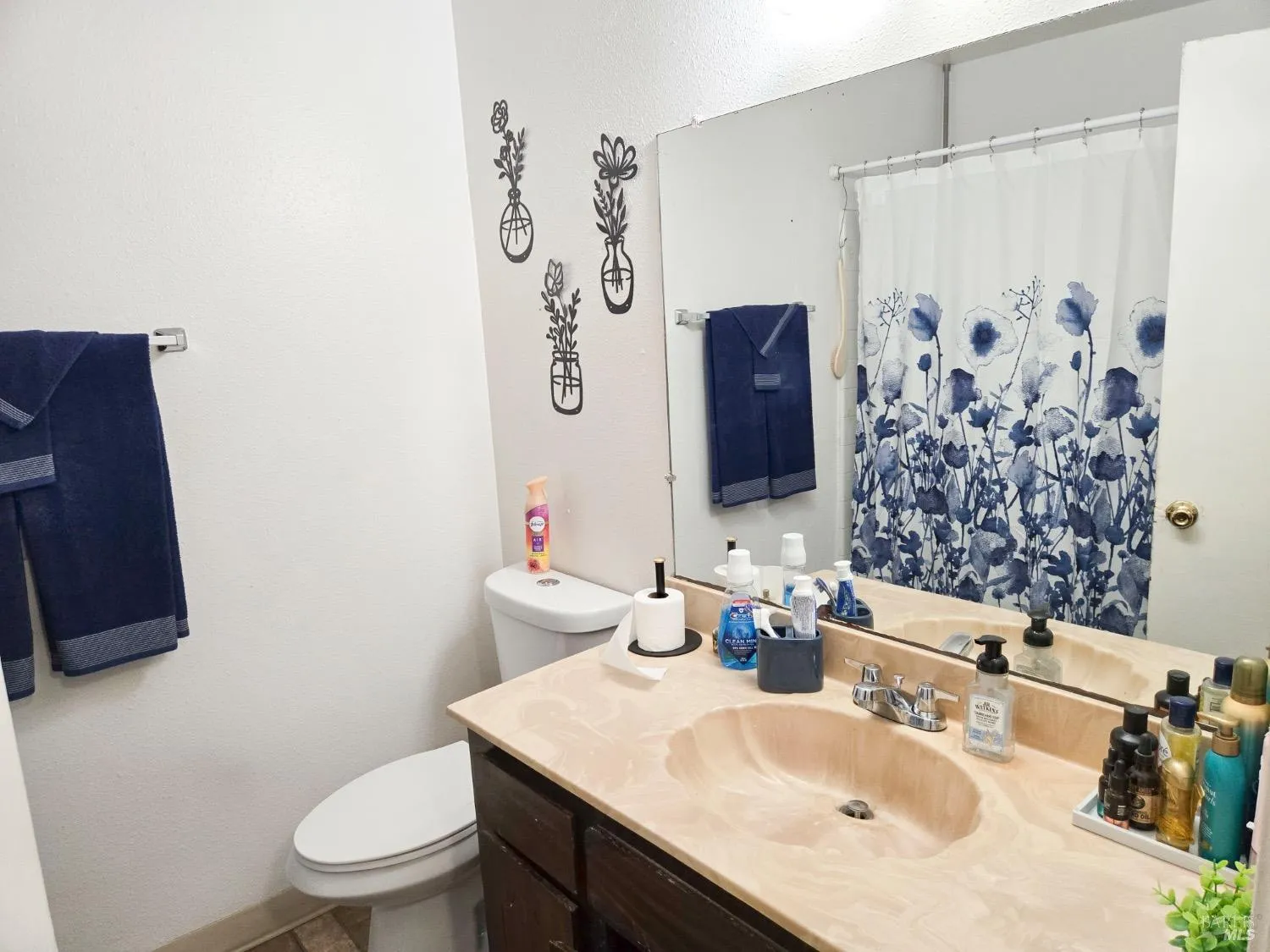 Rohnert Park, California 94928, United States, 8 Bedrooms Bedrooms, ,6 BathroomsBathrooms,Residential,Contingent,88962